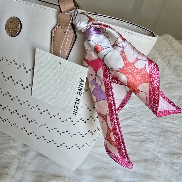 Anne Klein Ivory Tote Bag NWT - Picture 4 of 9